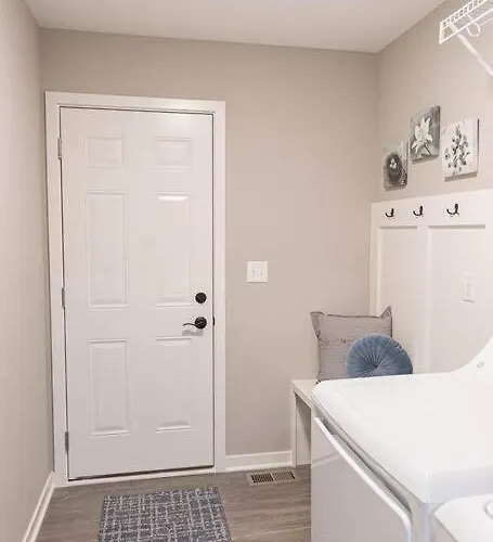Brand New 3 Bedroom! Apartment *