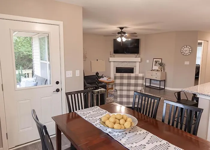 Apartment Brand New 3 Bedroom! *