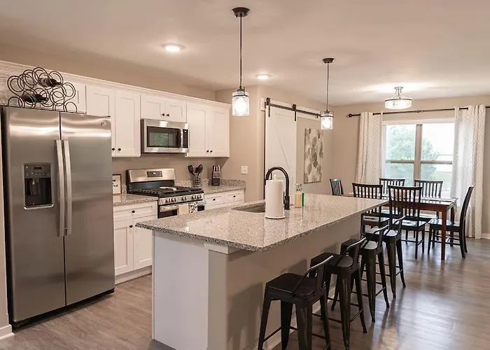 Brand New 3 Bedroom! Apartment *