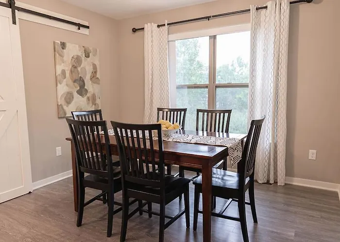 Brand New 3 Bedroom! Apartment *